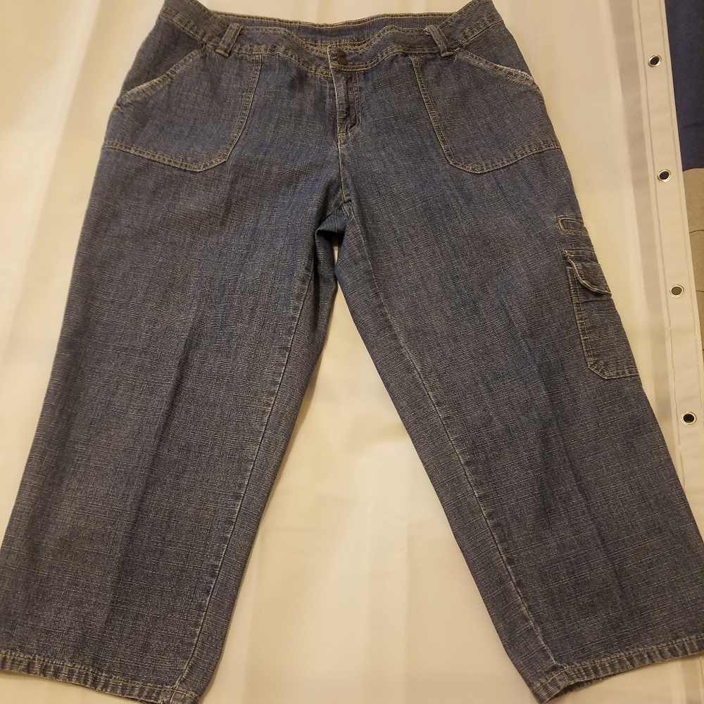 🌟Liz Clairborne Cropped Jeans - Picture 2 of 3